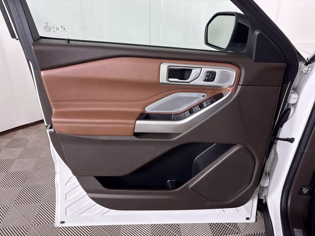 2023 White Metallic Ford Explorer King Ranch RWD SUV