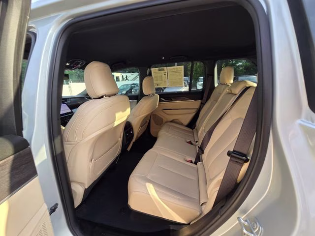 2023 Silver Zynith Jeep Grand Cherokee Limited RWD SUV