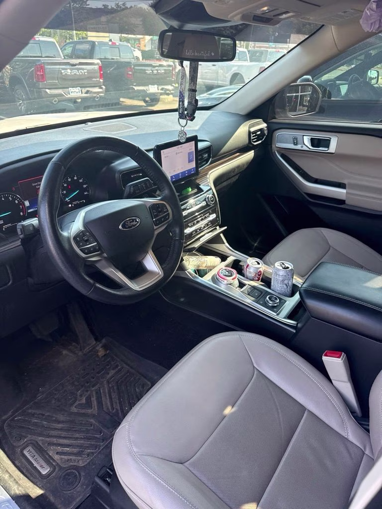 2021 White Ford Explorer Limited 4X4 SUV