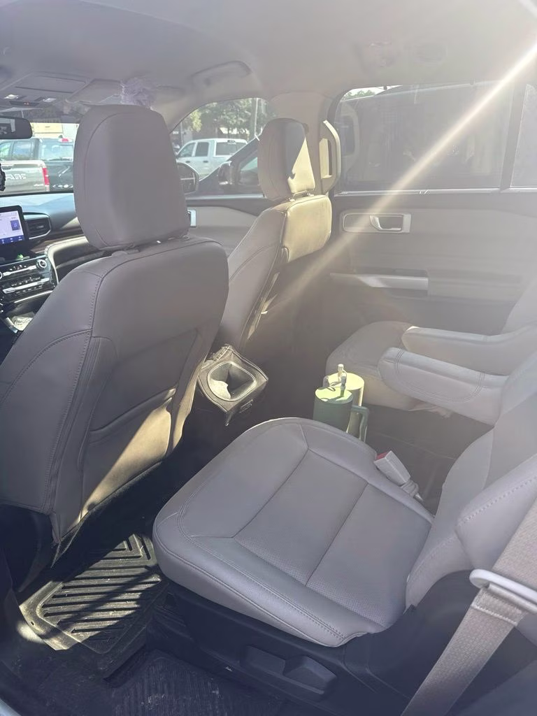 2021 White Ford Explorer Limited 4X4 SUV
