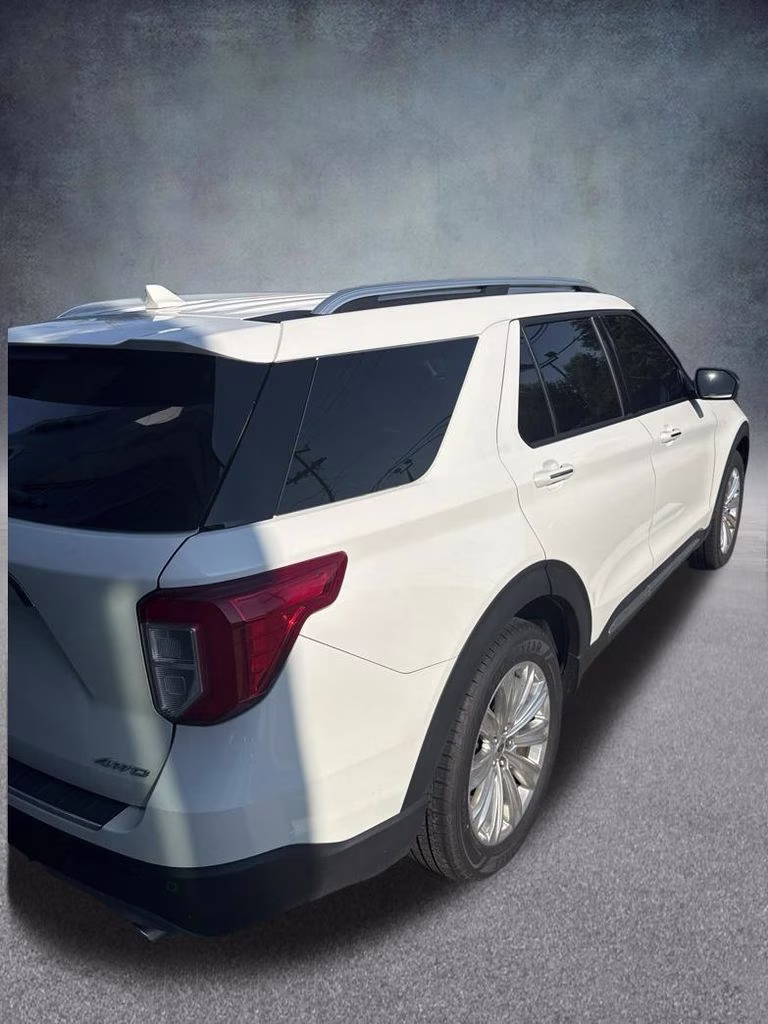 2021 White Ford Explorer Limited 4X4 SUV