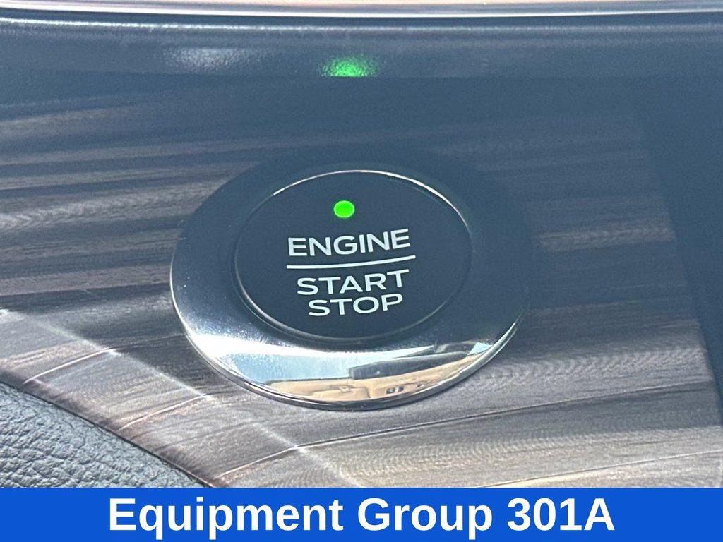 2021 White Metallic Ford Explorer Limited 4X4 SUV