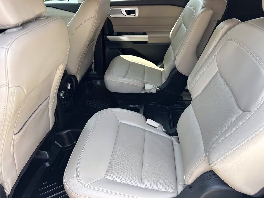 2021 White Metallic Ford Explorer Limited 4X4 SUV
