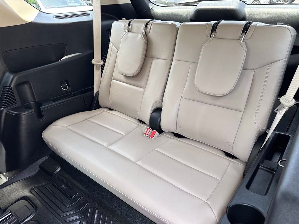 2021 White Metallic Ford Explorer Limited 4X4 SUV