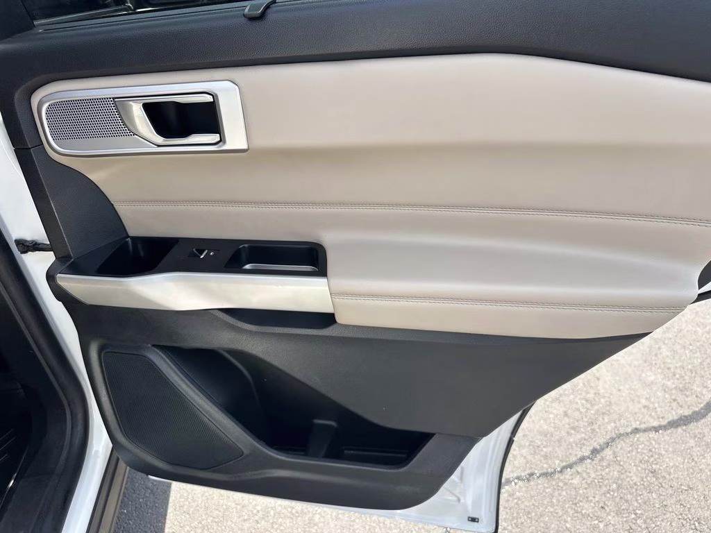 2021 White Metallic Ford Explorer Limited 4X4 SUV