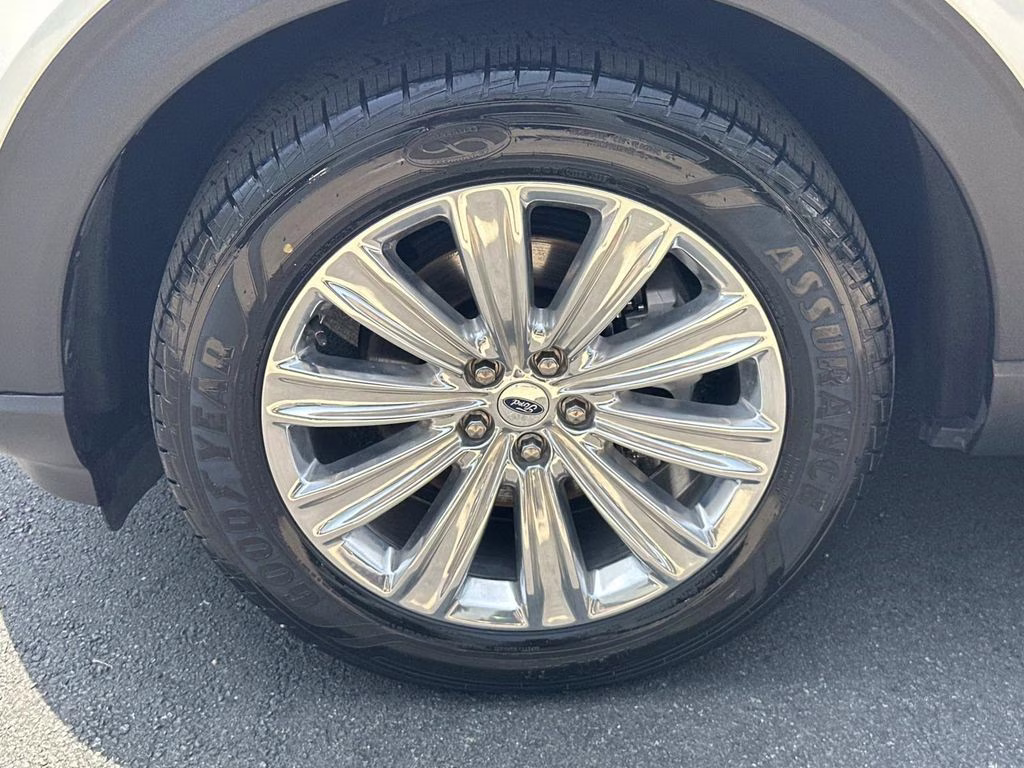 2021 White Metallic Ford Explorer Limited 4X4 SUV