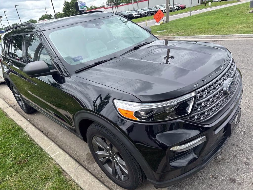 2021 Black Metallic Ford Explorer XLT 4X4 SUV