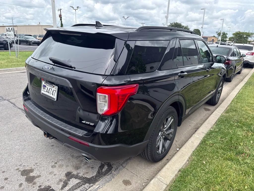 2021 Black Metallic Ford Explorer XLT 4X4 SUV