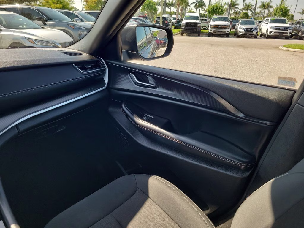 2024 Baltic Gray Metallic Clearcoat Jeep Grand Cherokee L Laredo 4X4 SUV