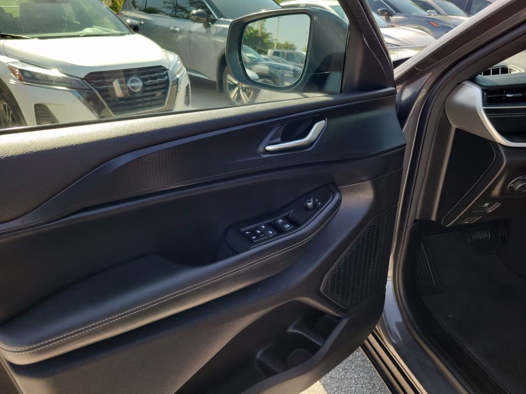 2024 Baltic Gray Metallic Clearcoat Jeep Grand Cherokee L Laredo 4X4 SUV