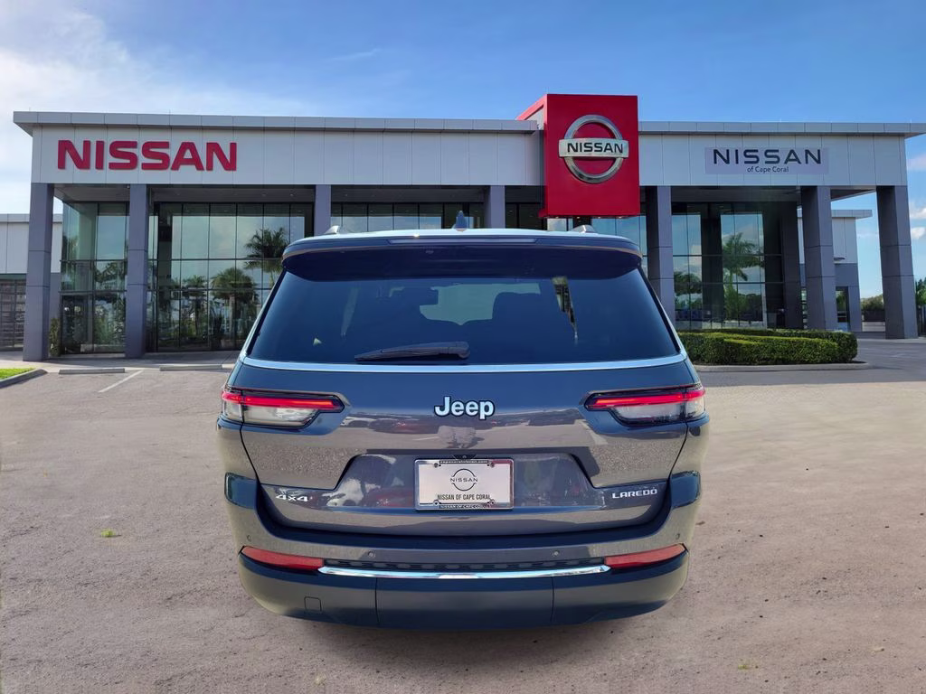 2024 Baltic Gray Metallic Clearcoat Jeep Grand Cherokee L Laredo 4X4 SUV