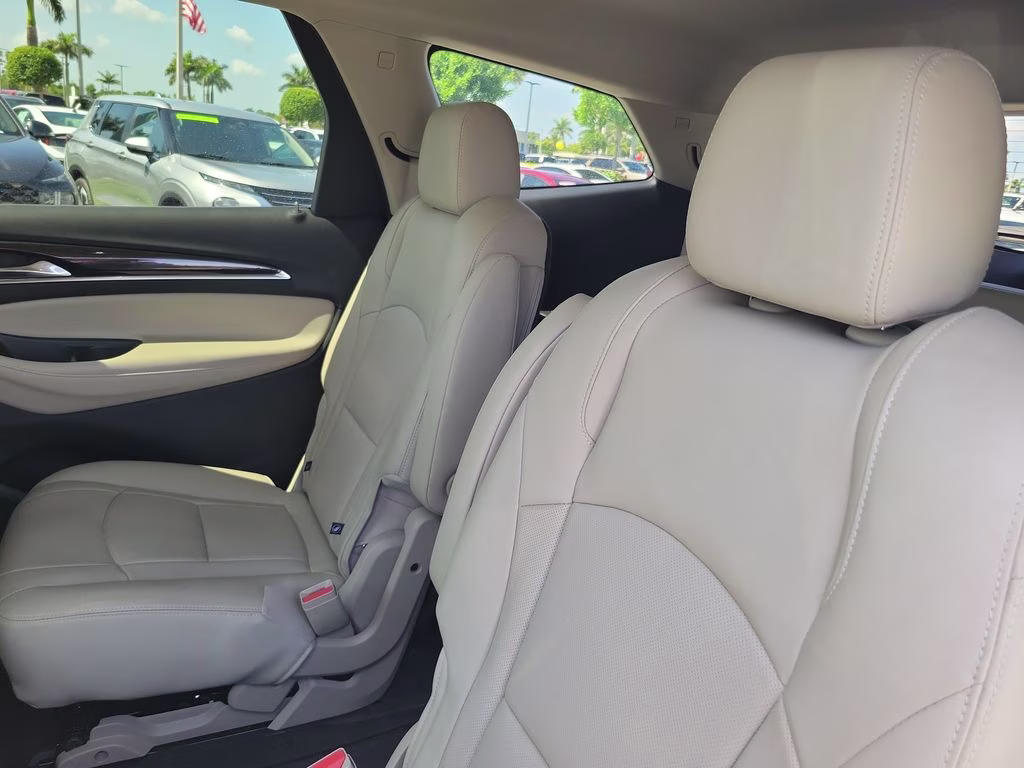 2021 White Frost Tricoat Buick Enclave Essence FWD SUV