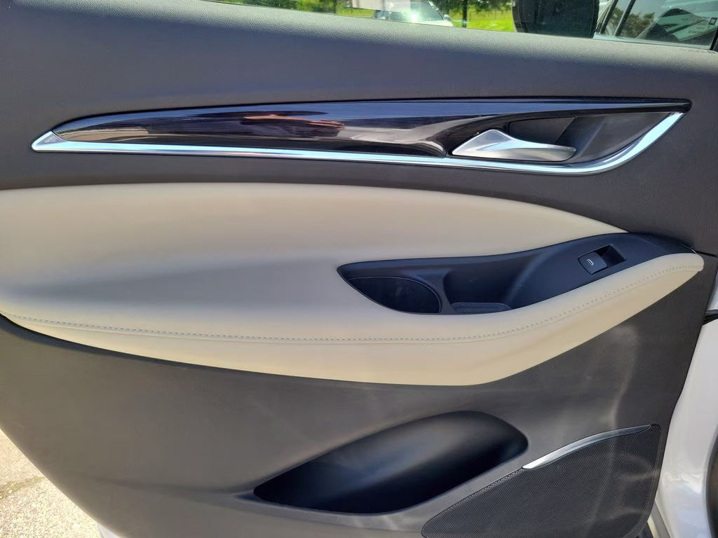 2021 White Frost Tricoat Buick Enclave Essence FWD SUV