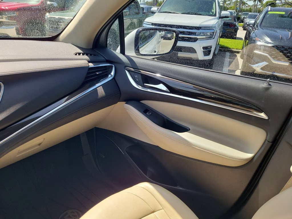 2021 White Frost Tricoat Buick Enclave Essence FWD SUV