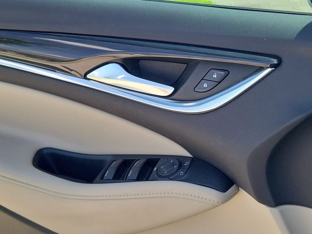 2021 White Frost Tricoat Buick Enclave Essence FWD SUV