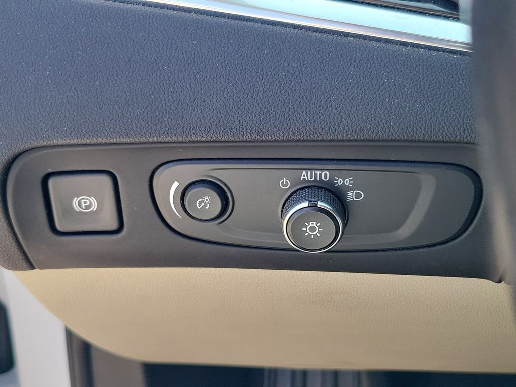 2021 White Frost Tricoat Buick Enclave Essence FWD SUV