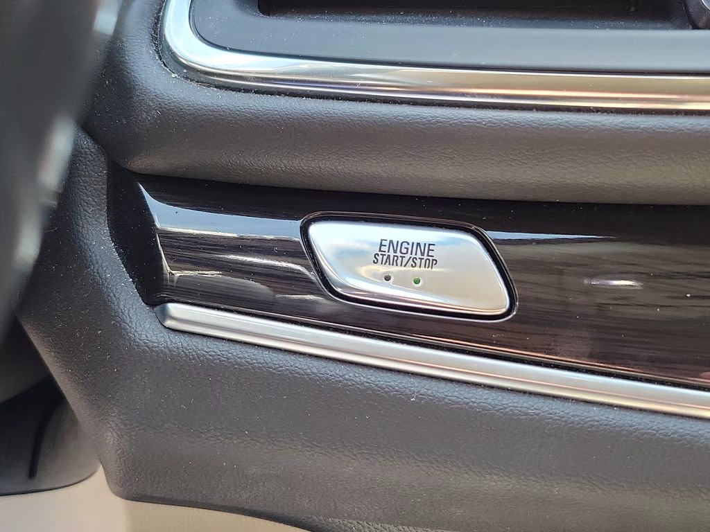 2021 White Frost Tricoat Buick Enclave Essence FWD SUV