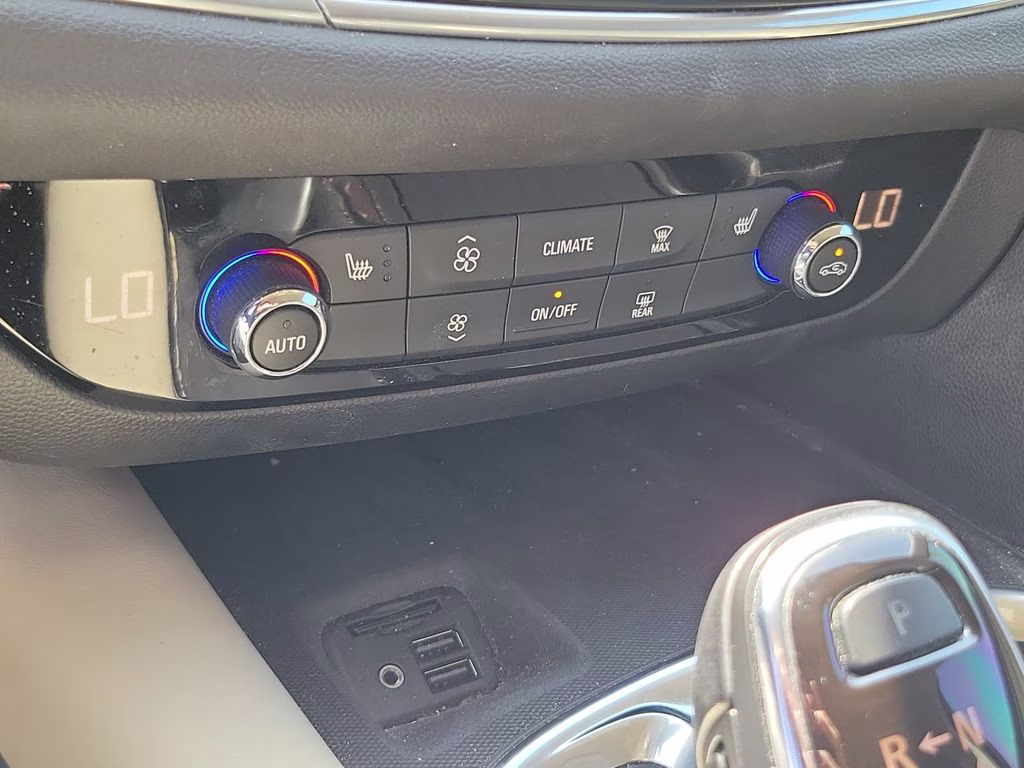 2021 White Frost Tricoat Buick Enclave Essence FWD SUV