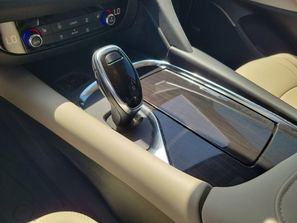 2021 White Frost Tricoat Buick Enclave Essence FWD SUV