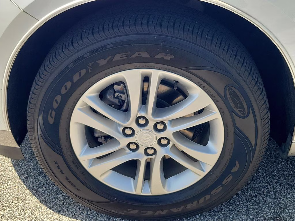 2021 White Frost Tricoat Buick Enclave Essence FWD SUV