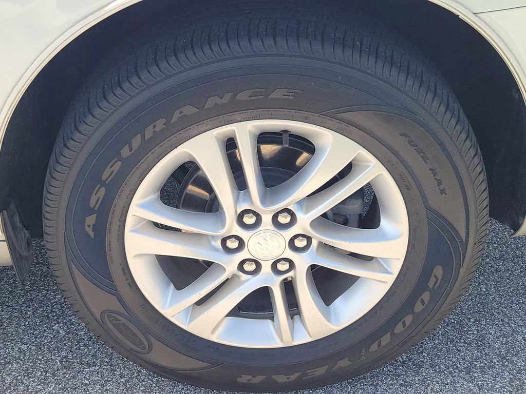 2021 White Frost Tricoat Buick Enclave Essence FWD SUV