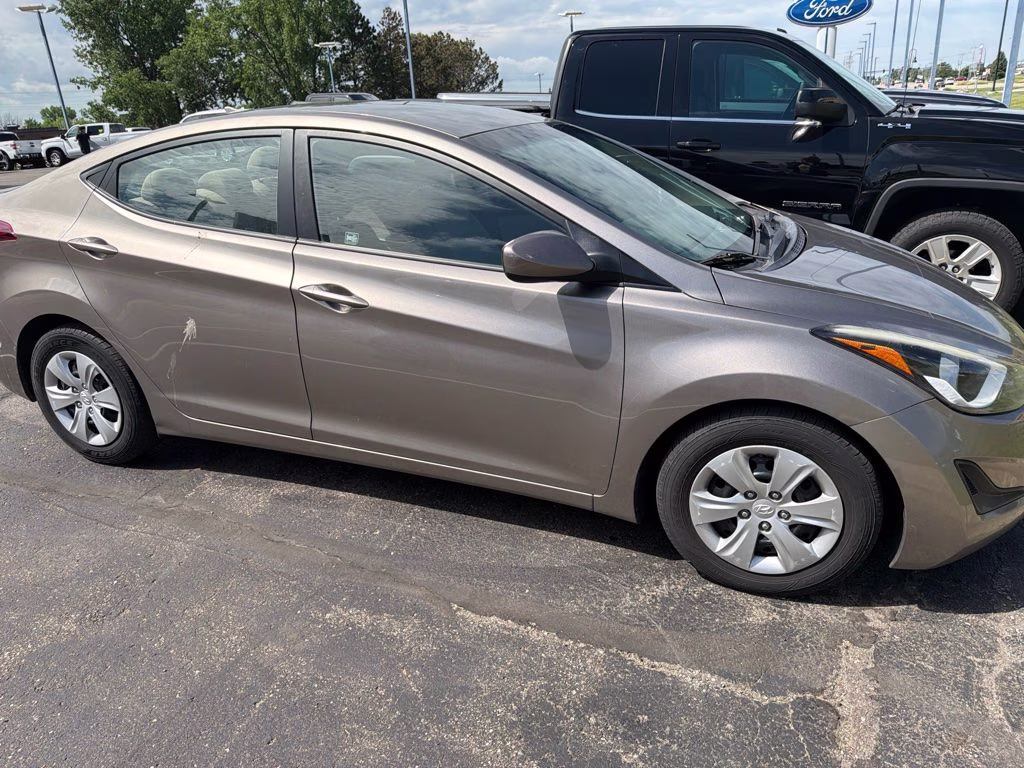 2016 Desert Bronze Hyundai Elantra SE FWD Sedan