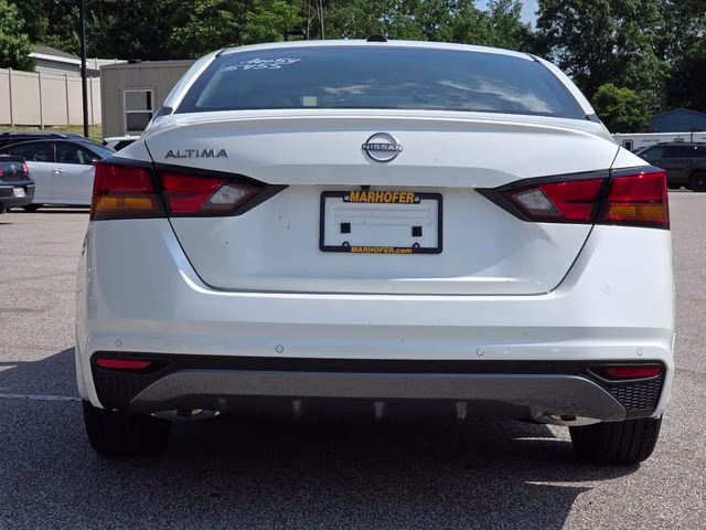 2026 Pearl White Tricoat Nissan Altima 2.5 SV FWD Sedan