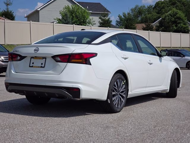 2026 Pearl White Tricoat Nissan Altima 2.5 SV FWD Sedan