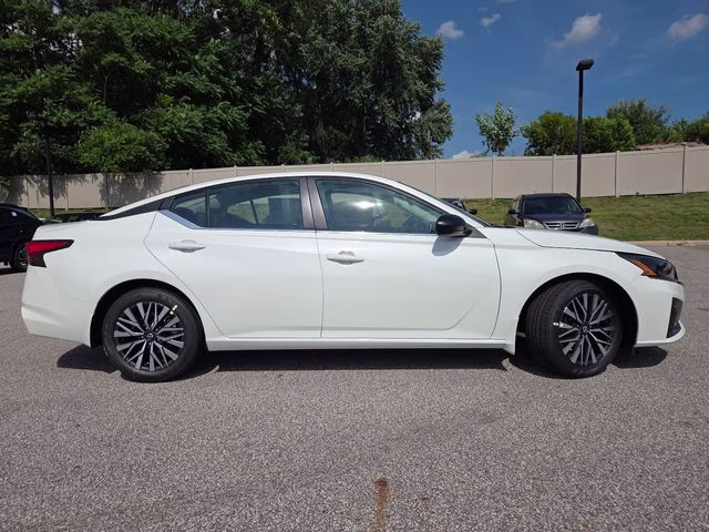 2026 Pearl White Tricoat Nissan Altima 2.5 SV FWD Sedan