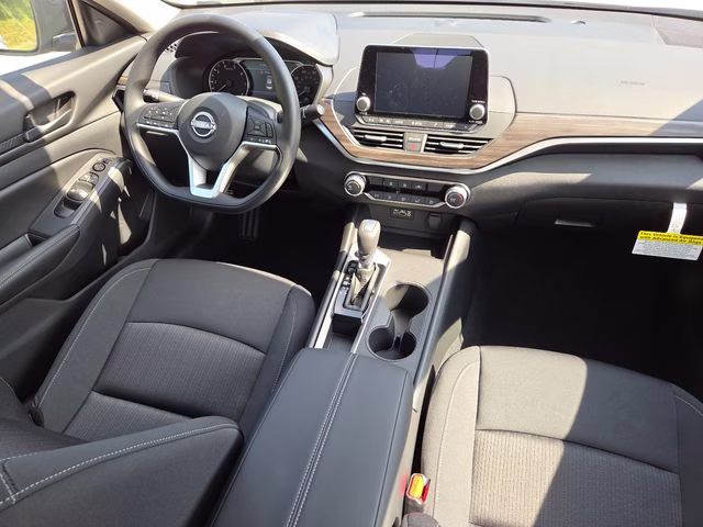 2026 Pearl White Tricoat Nissan Altima 2.5 SV FWD Sedan