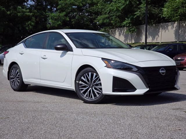 2026 Pearl White Tricoat Nissan Altima 2.5 SV FWD Sedan