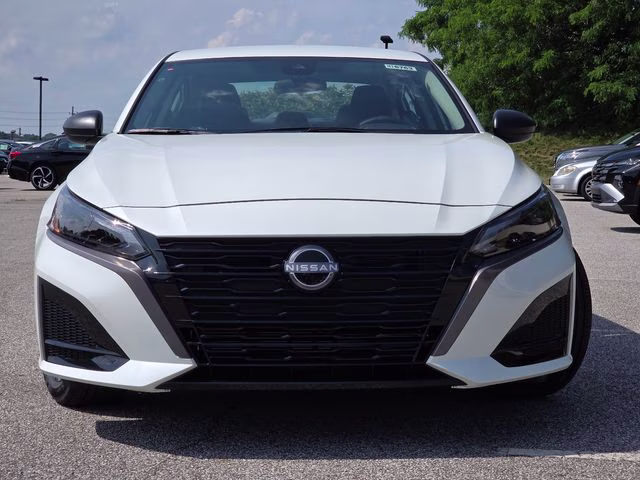 2026 Pearl White Tricoat Nissan Altima 2.5 SV FWD Sedan