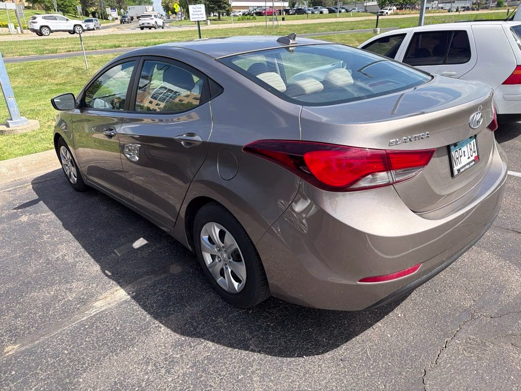 2016 Desert Bronze Hyundai Elantra SE FWD Sedan