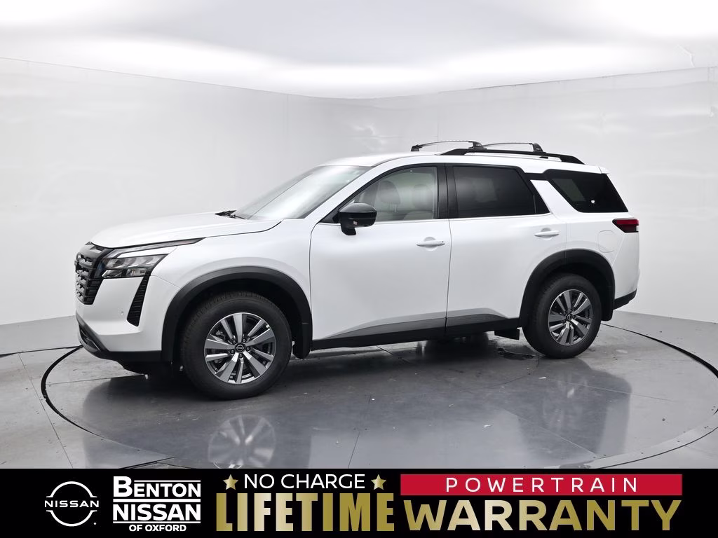 2026 Everest White Pearl Tricoat Nissan Pathfinder SL FWD SUV