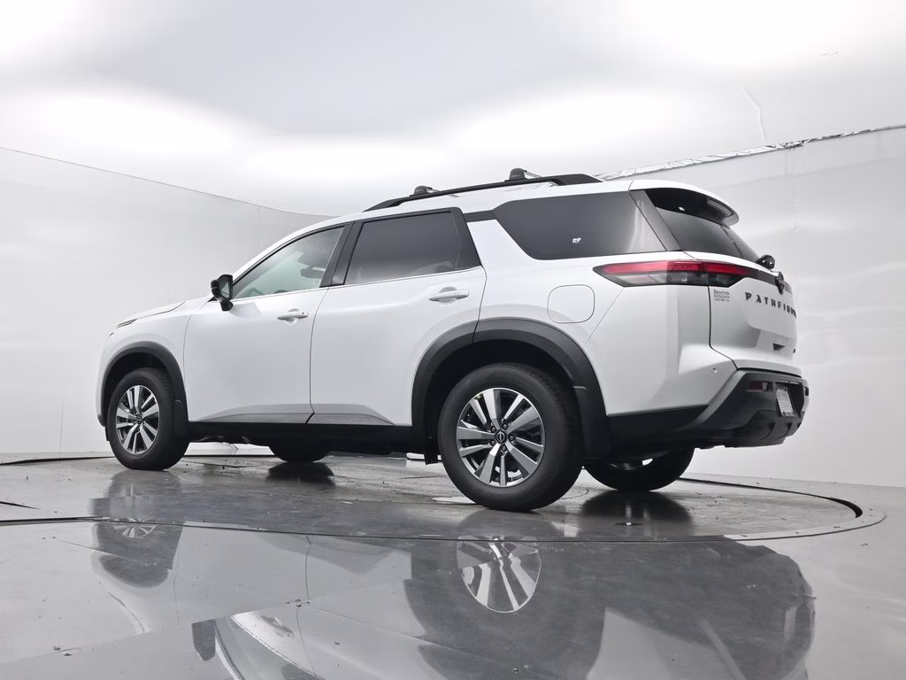 2026 Everest White Pearl Tricoat Nissan Pathfinder SL FWD SUV