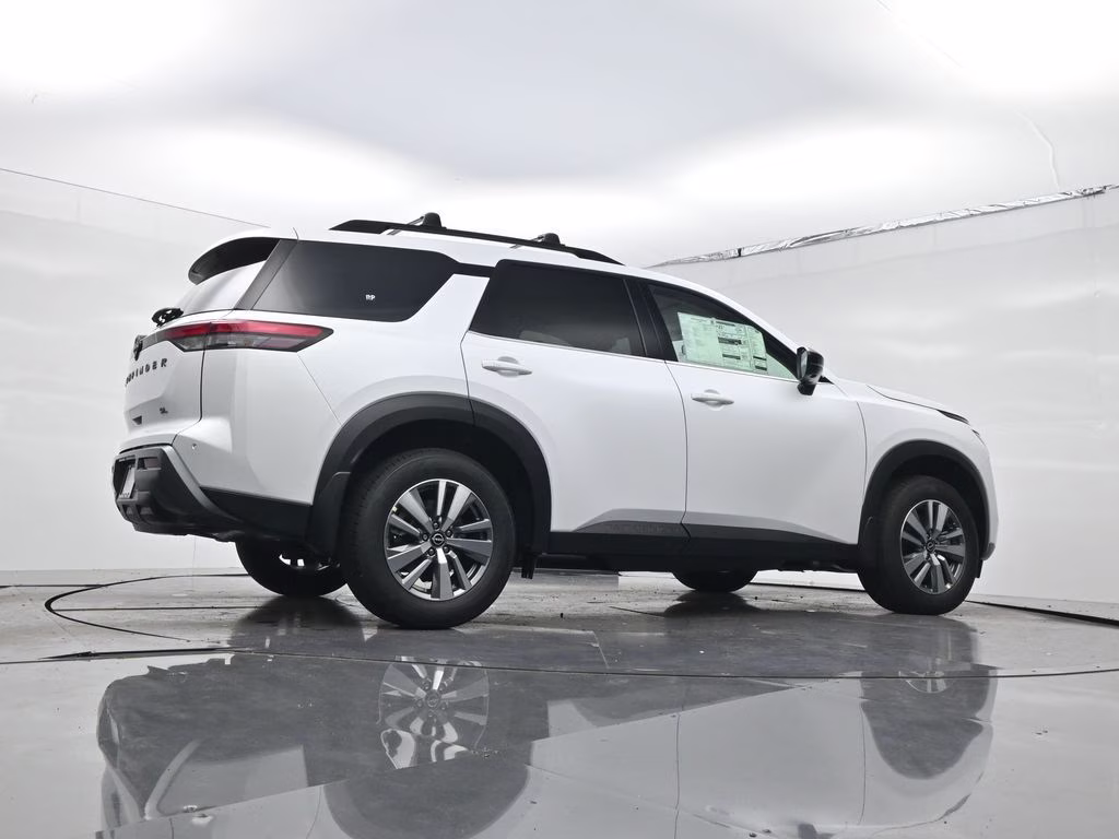 2026 Everest White Pearl Tricoat Nissan Pathfinder SL FWD SUV