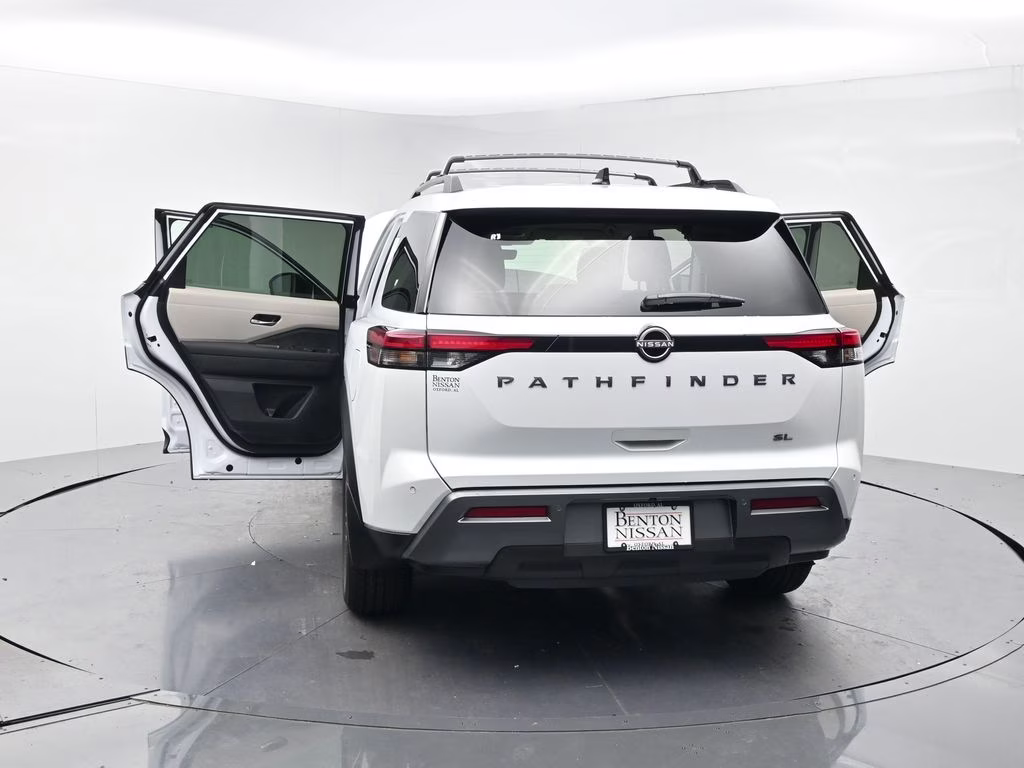 2026 Everest White Pearl Tricoat Nissan Pathfinder SL FWD SUV