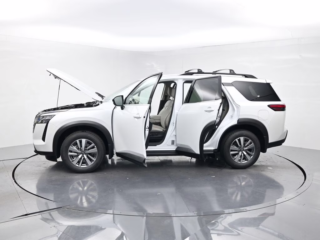 2026 Everest White Pearl Tricoat Nissan Pathfinder SL FWD SUV