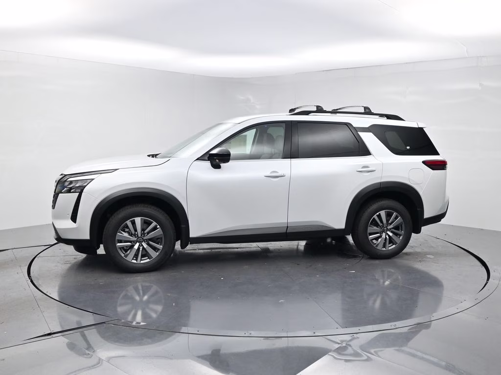 2026 Everest White Pearl Tricoat Nissan Pathfinder SL FWD SUV
