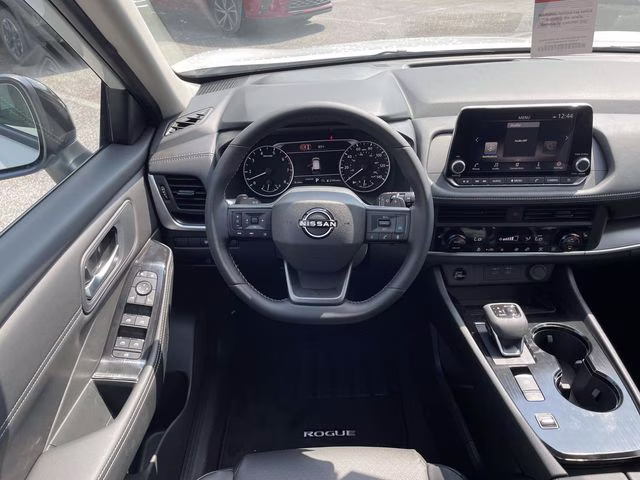 2026 Everest White Pearl Tricoat Nissan Rogue Dark Armor FWD SUV