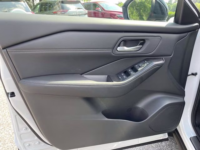 2026 Everest White Pearl Tricoat Nissan Rogue Dark Armor FWD SUV