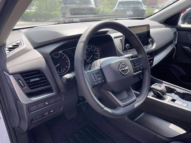 2026 Everest White Pearl Tricoat Nissan Rogue Dark Armor FWD SUV