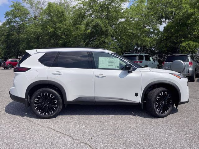 2026 Everest White Pearl Tricoat Nissan Rogue Dark Armor FWD SUV