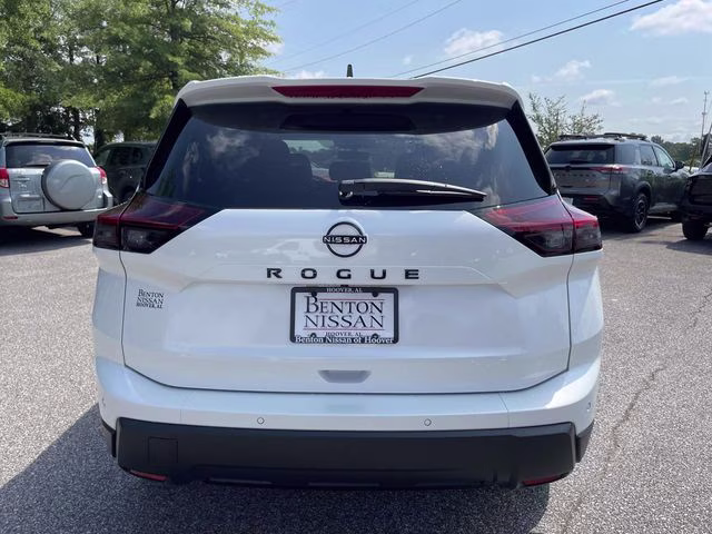 2026 Everest White Pearl Tricoat Nissan Rogue Dark Armor FWD SUV