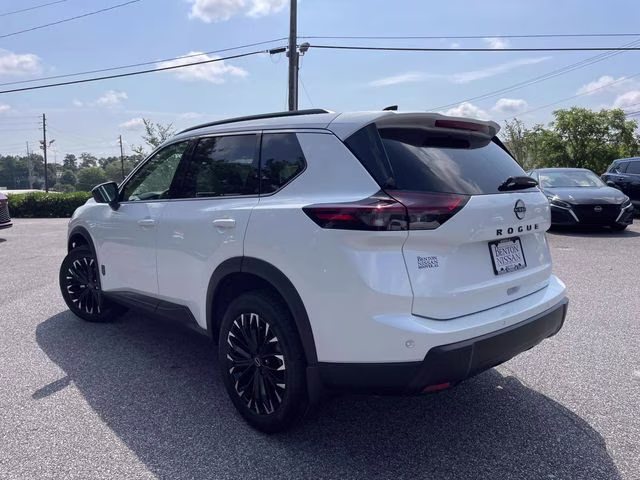 2026 Everest White Pearl Tricoat Nissan Rogue Dark Armor FWD SUV