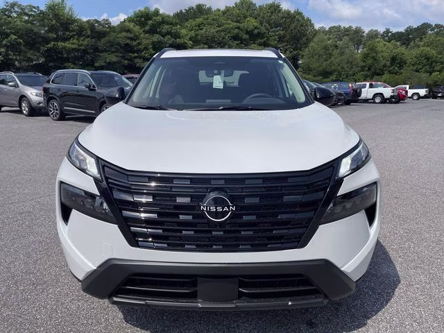2026 Everest White Pearl Tricoat Nissan Rogue Dark Armor FWD SUV