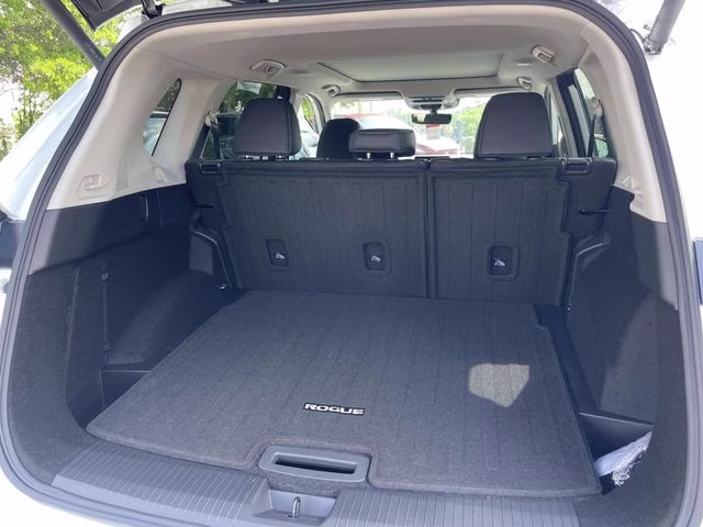 2026 Everest White Pearl Tricoat Nissan Rogue Dark Armor FWD SUV
