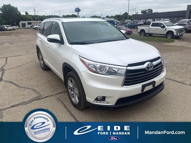 2016 White Toyota Highlander Limited AWD SUV
