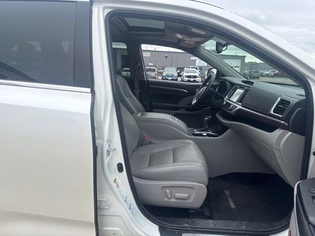 2016 White Toyota Highlander Limited AWD SUV