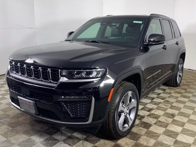 2026 Diamond Black Crystal Pearlcoat Jeep Grand Cherokee Limited 4X4 SUV